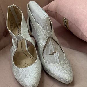 Life Stride Silver Heels